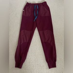 Women’s burgundy Mickey Mouse -Skinny jogger scrub pants - XXS/Burgundy